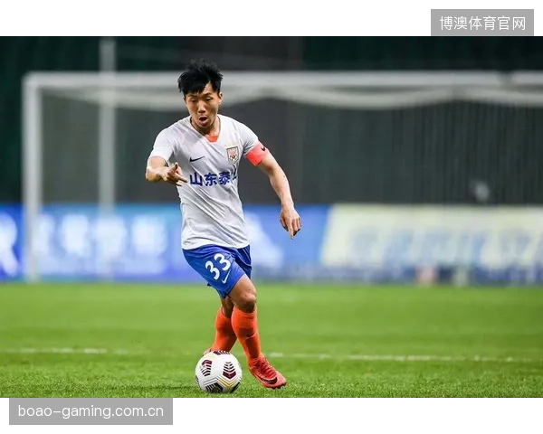 山东泰山边中结合打出连串射门：攻防之间的精妙艺术